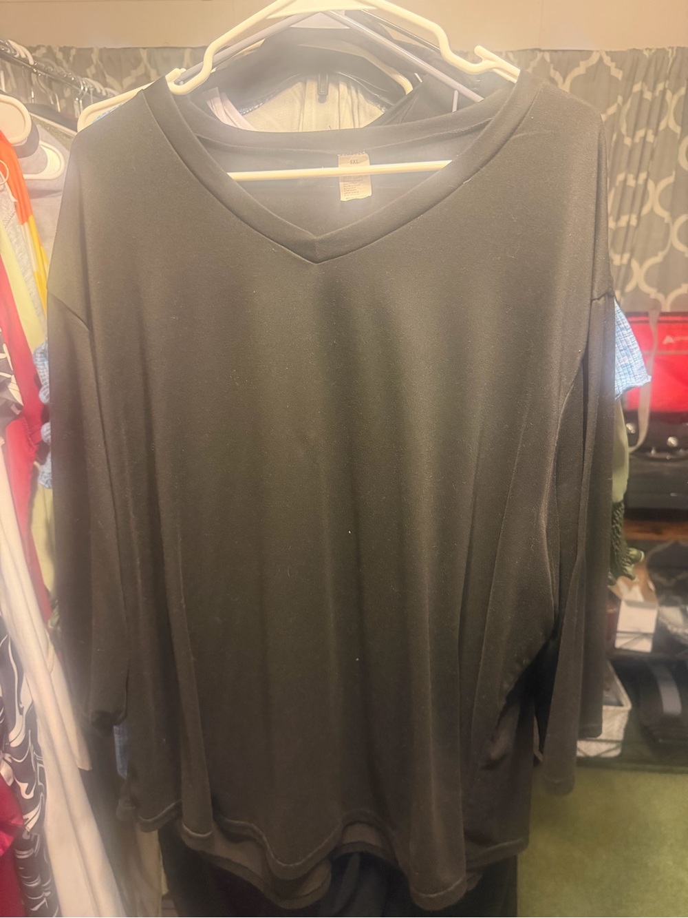 Relaxed V-Neck Long Sleeve Top - Black